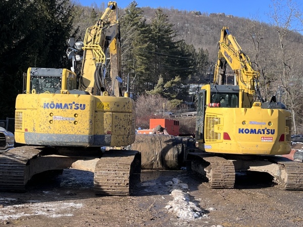 Arrowhead Cove Backhoes Removing Cofferdam