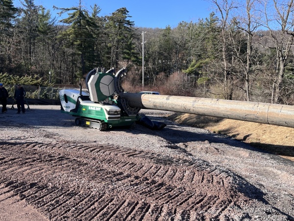 Machinery moving tree